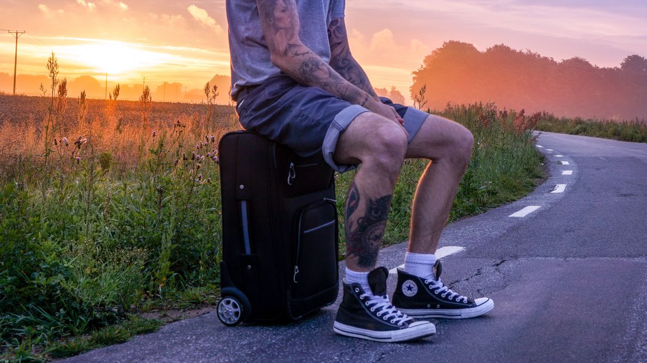 Wallpaper man, suitcase, sunset, tattoos