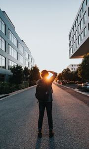 Preview wallpaper man, sun, sunlight, street, city