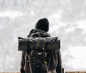 Preview wallpaper man, tourist, backpack, snow, travel