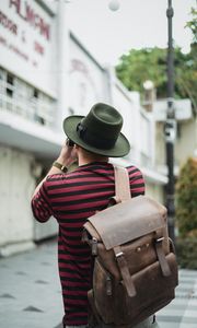 Preview wallpaper man, tourist, hat, backpack, travel