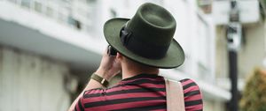 Preview wallpaper man, tourist, hat, backpack, travel