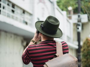 Preview wallpaper man, tourist, hat, backpack, travel