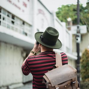 Preview wallpaper man, tourist, hat, backpack, travel