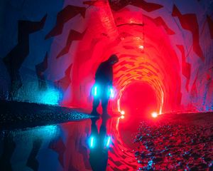 Preview wallpaper man, tunnel, neon, glow, light