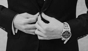 Preview wallpaper man, tuxedo, bw, suit, watch, groom