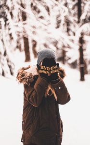 Preview wallpaper man, winter, mittens