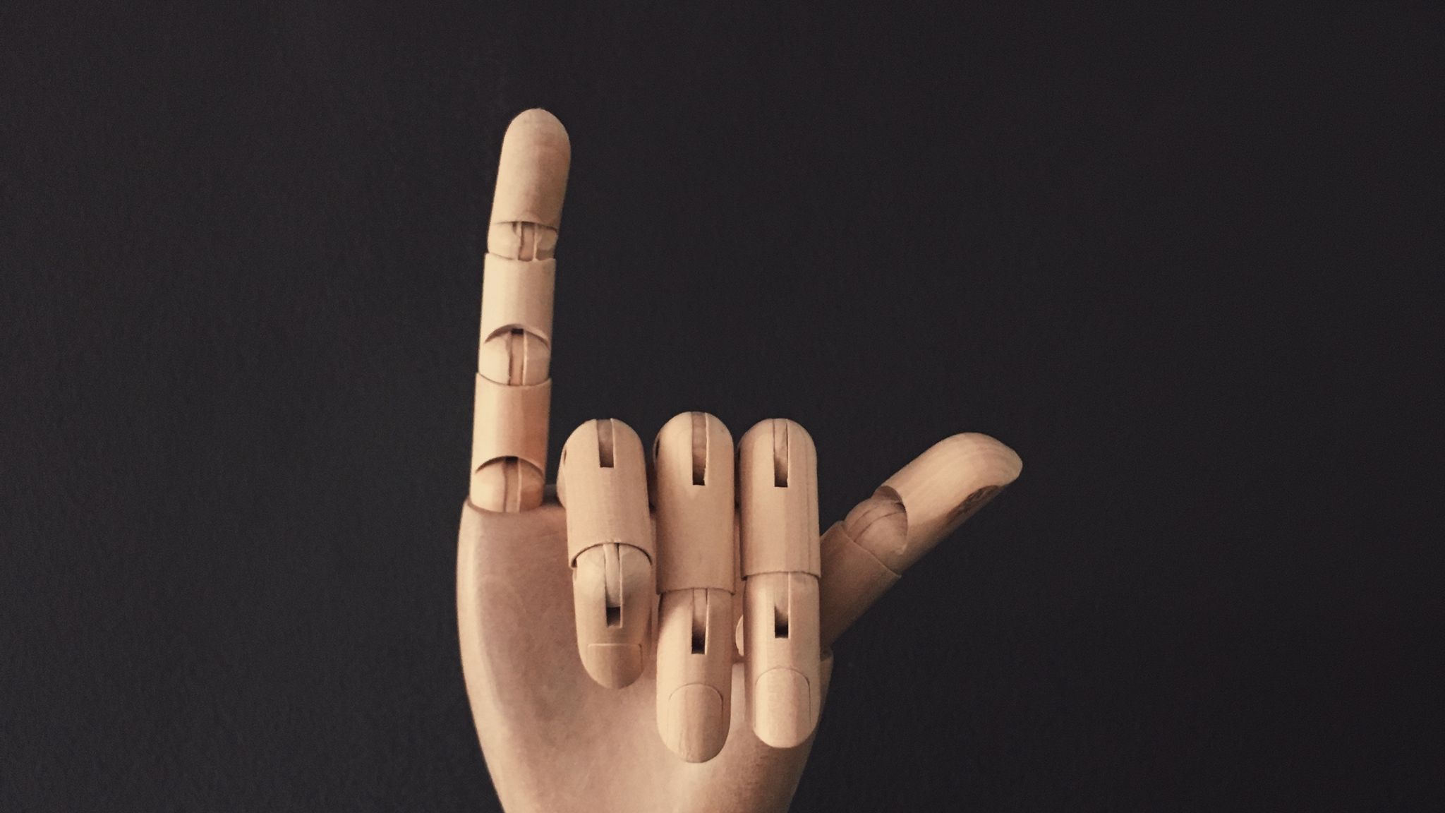 Download Wallpaper 2048x1152 Mannequin Hand Gesture Greeting 