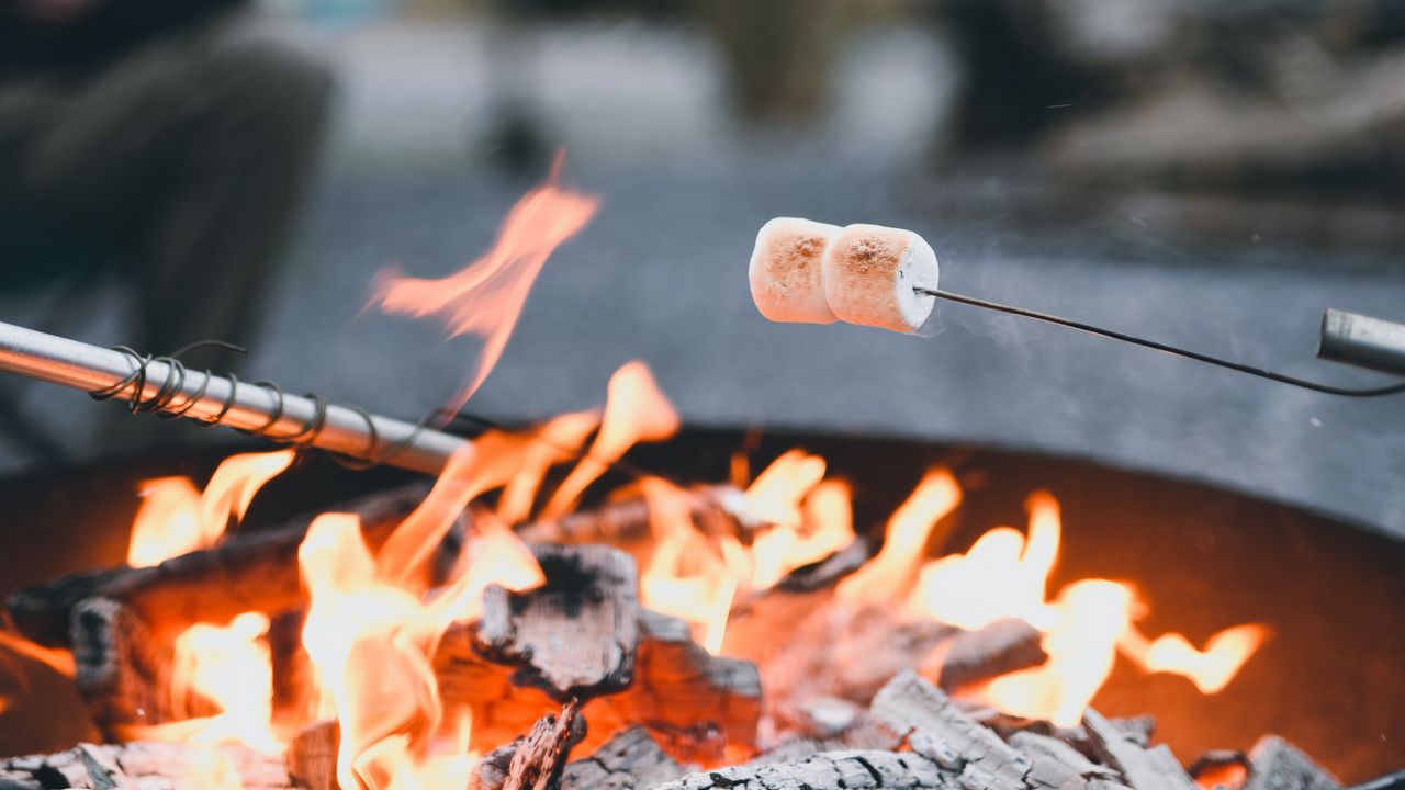 Wallpaper marshmallows, fire, smoke