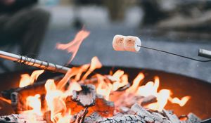 Preview wallpaper marshmallows, fire, smoke