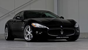 Preview wallpaper maserati, black, stylish, salon