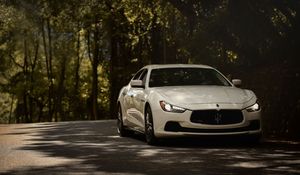 Preview wallpaper maserati ghibli, maserati, car, white, front view, road