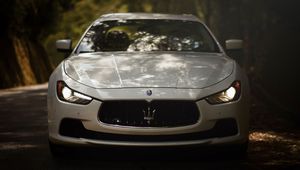 Preview wallpaper maserati ghibli, maserati, car, white, sportscar, front view