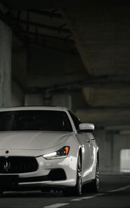 Preview wallpaper maserati ghibli, maserati, white, front view, movement