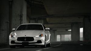 Preview wallpaper maserati ghibli, maserati, white, front view, movement