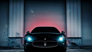 Preview wallpaper maserati, lights, wall, car