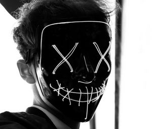Preview wallpaper mask, face, bw, person