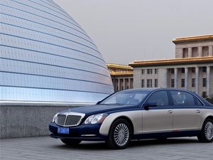 Preview wallpaper maybach 62 s, white, blue, city, side view