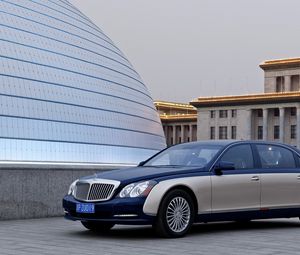 Preview wallpaper maybach 62 s, white, blue, city, side view