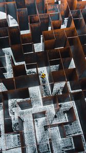 Preview wallpaper maze, man, alone, aerial view