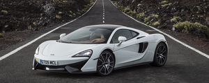 Preview wallpaper mclaren, 570gt, white, side view, road, horizon