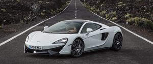 Preview wallpaper mclaren, 570gt, white, side view, road, horizon