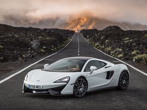 Preview wallpaper mclaren, 570gt, white, side view, road, horizon