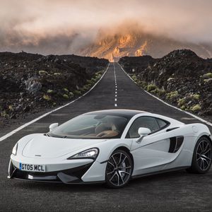 Preview wallpaper mclaren, 570gt, white, side view, road, horizon