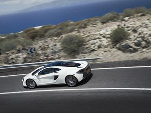 Preview wallpaper mclaren, 570gt, white, car, motion