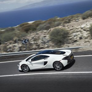 Preview wallpaper mclaren, 570gt, white, car, motion