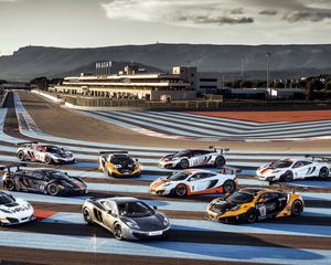 Preview wallpaper mclaren, mp4-12c, supercar, track racing, paul ricard, sky