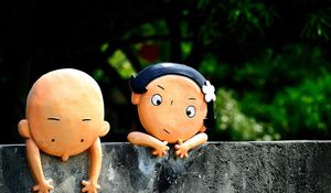 Preview wallpaper men, figurines, boy, girl, close-up, stone, green