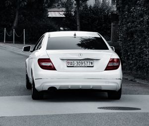 Preview wallpaper mercedes benz, car, rear view, white, road