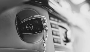 Preview wallpaper mercedes benz, keys, car, salon, bw