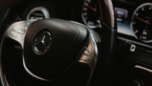 Preview wallpaper mercedes benz, steering wheel, salon, hand