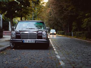 Preview wallpaper mercedes, car, black, old, road