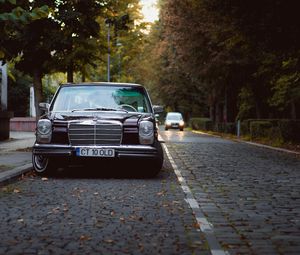 Preview wallpaper mercedes, car, black, old, road