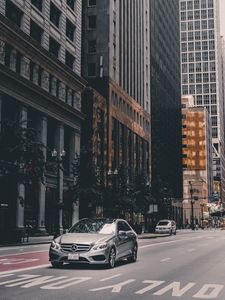 Preview wallpaper mercedes, car, city, architecture, chicago, usa