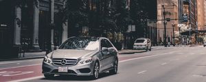 Preview wallpaper mercedes, car, city, architecture, chicago, usa
