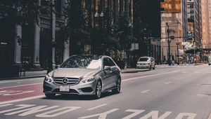 Preview wallpaper mercedes, car, city, architecture, chicago, usa