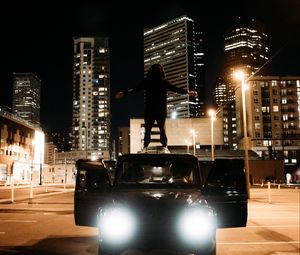 Preview wallpaper mercedes, car, man, freedom, free, city, night