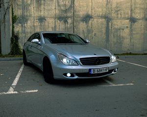 Preview wallpaper mercedes, car, silver, parking