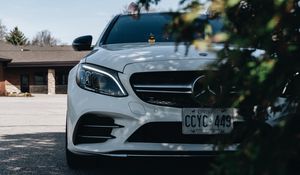 Preview wallpaper mercedes, car, white, tree, leaves, duck
