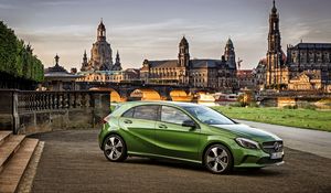 Preview wallpaper mercedes-benz, a-class, a200, w176, green, side view