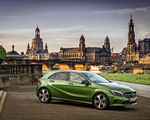 Preview wallpaper mercedes-benz, a-class, a200, w176, green, side view