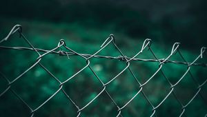 Preview wallpaper mesh, fence, blur, sky, grass, clouds