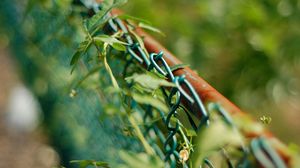 Preview wallpaper mesh, metal, grass, wreath