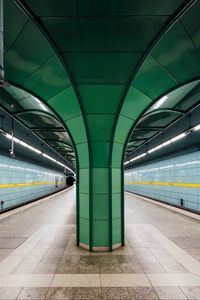 Preview wallpaper metro, platform, column