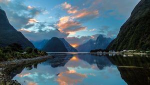 Preview wallpaper milford sound, new zealand, bay, reflection, mountains