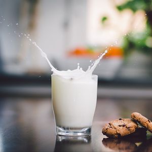 Preview wallpaper milk, glass, cookies, splashes, drops