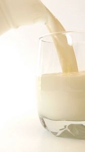 Preview wallpaper milk, glass, decanter, stream